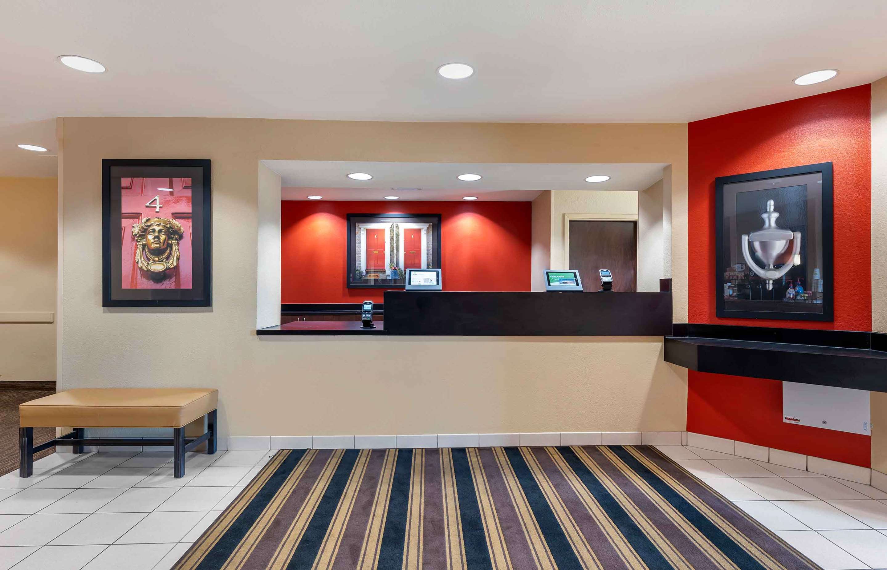 Lobby and Guest Check-in | Extended Stay America Suites St Louis O' Fallon IL
