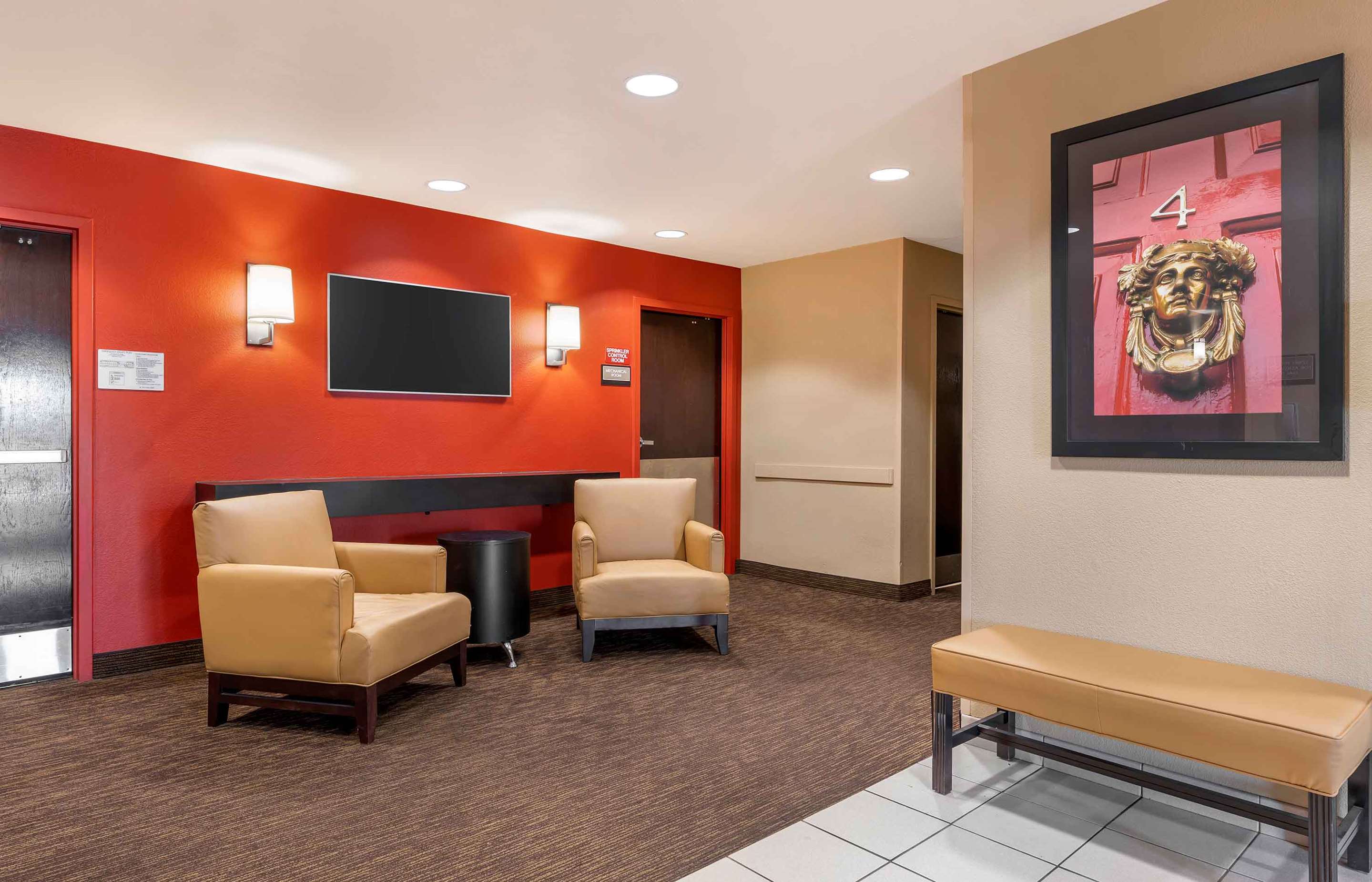 Lobby and Guest Check-in | Extended Stay America Suites St Louis O' Fallon IL