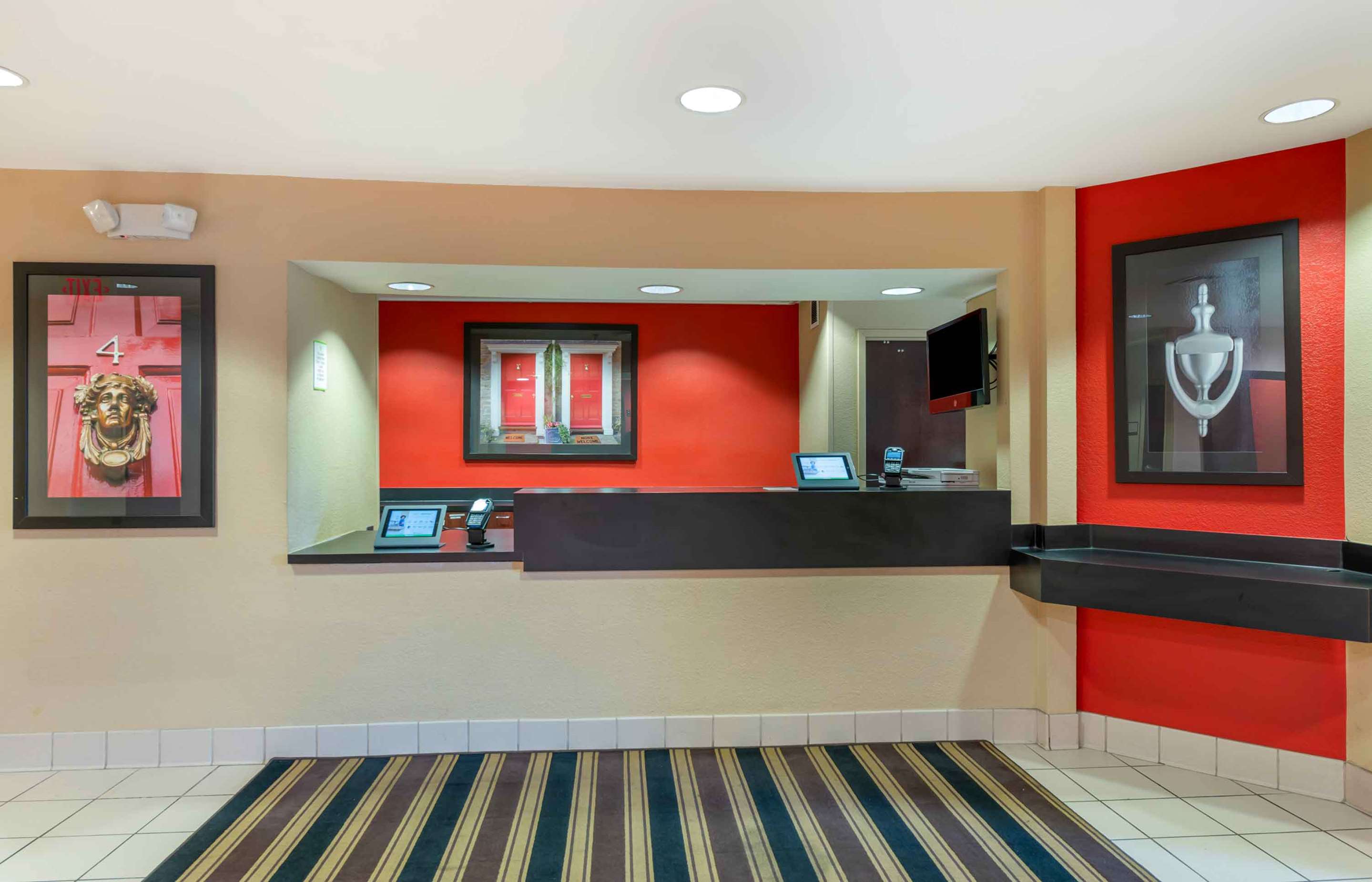 Lobby and Guest Check-in | Extended Stay America Suites Columbus Worthington