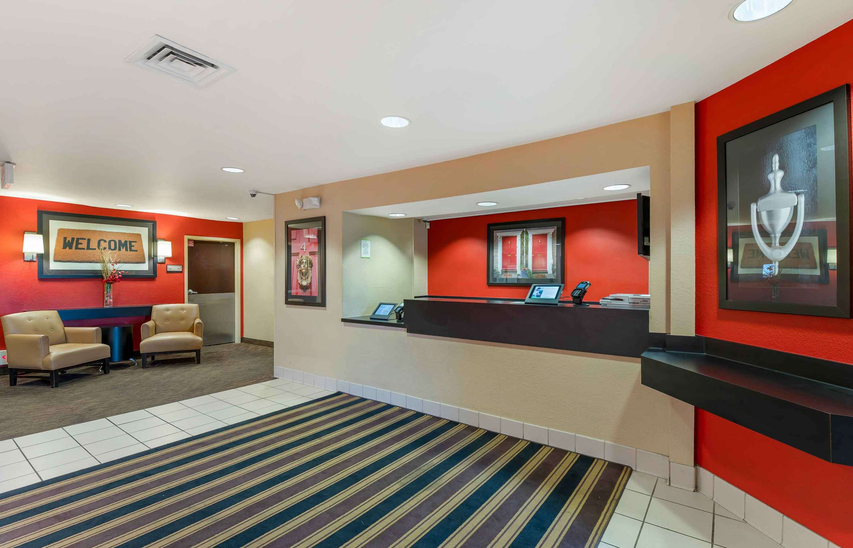 Lobby and Guest Check-in | Extended Stay America Suites Columbus Worthington