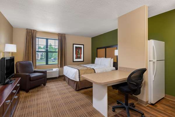  - Extended Stay America Suites Woodfield Mall Schaumburg
