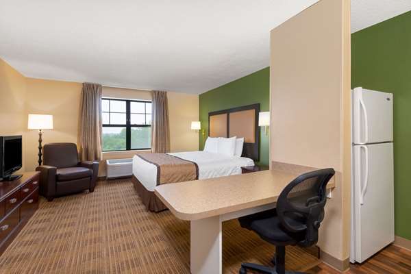  - Extended Stay America Suites Woodfield Mall Schaumburg