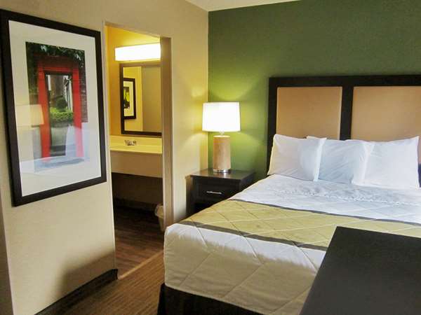  - Extended Stay America Suites Orchard Hill Place Novi - I-96 & I-275, Exit 167