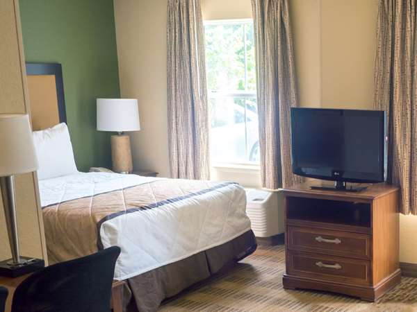  - Extended Stay America Suites Orchard Hill Place Novi - I-96 & I-275, Exit 167