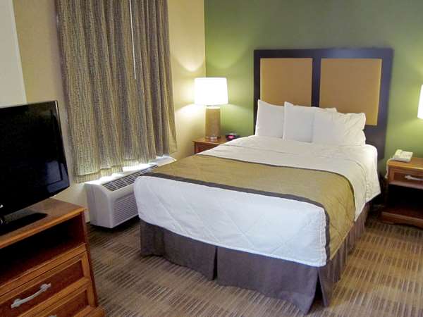  - Extended Stay America Suites Orchard Hill Place Novi - I-96 & I-275, Exit 167