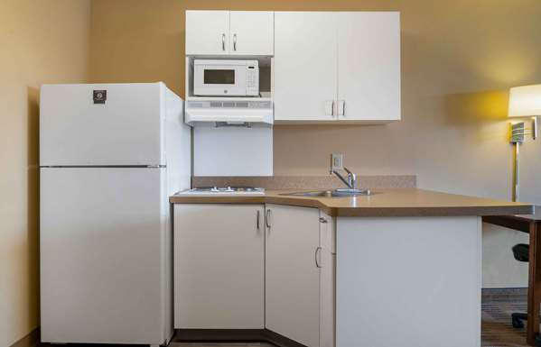  - Extended Stay America Suites Canton - I-275, Exit 25