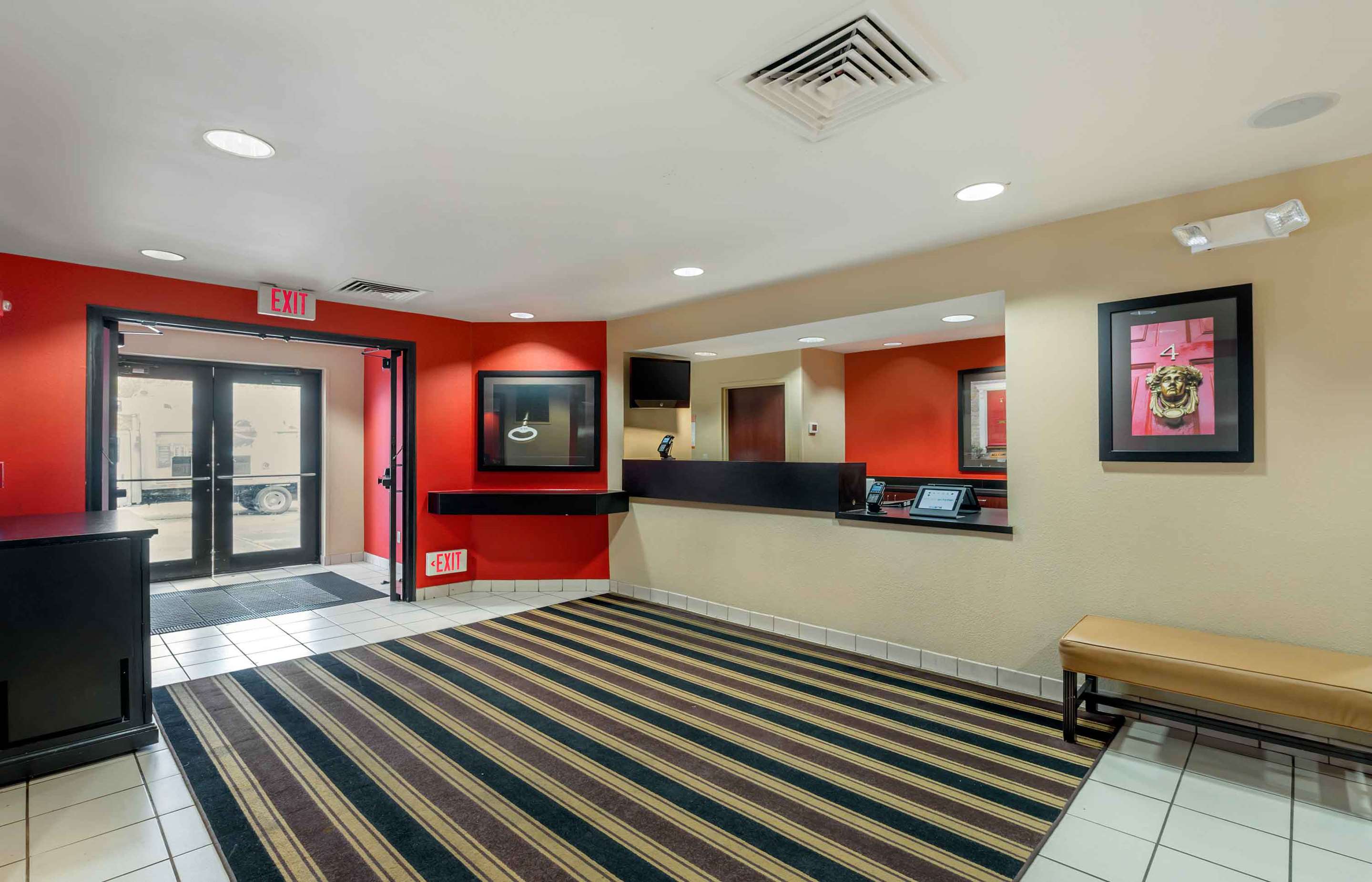Lobby and Guest Check-in | Extended Stay America Suites - South Bend - Mishawaka - North