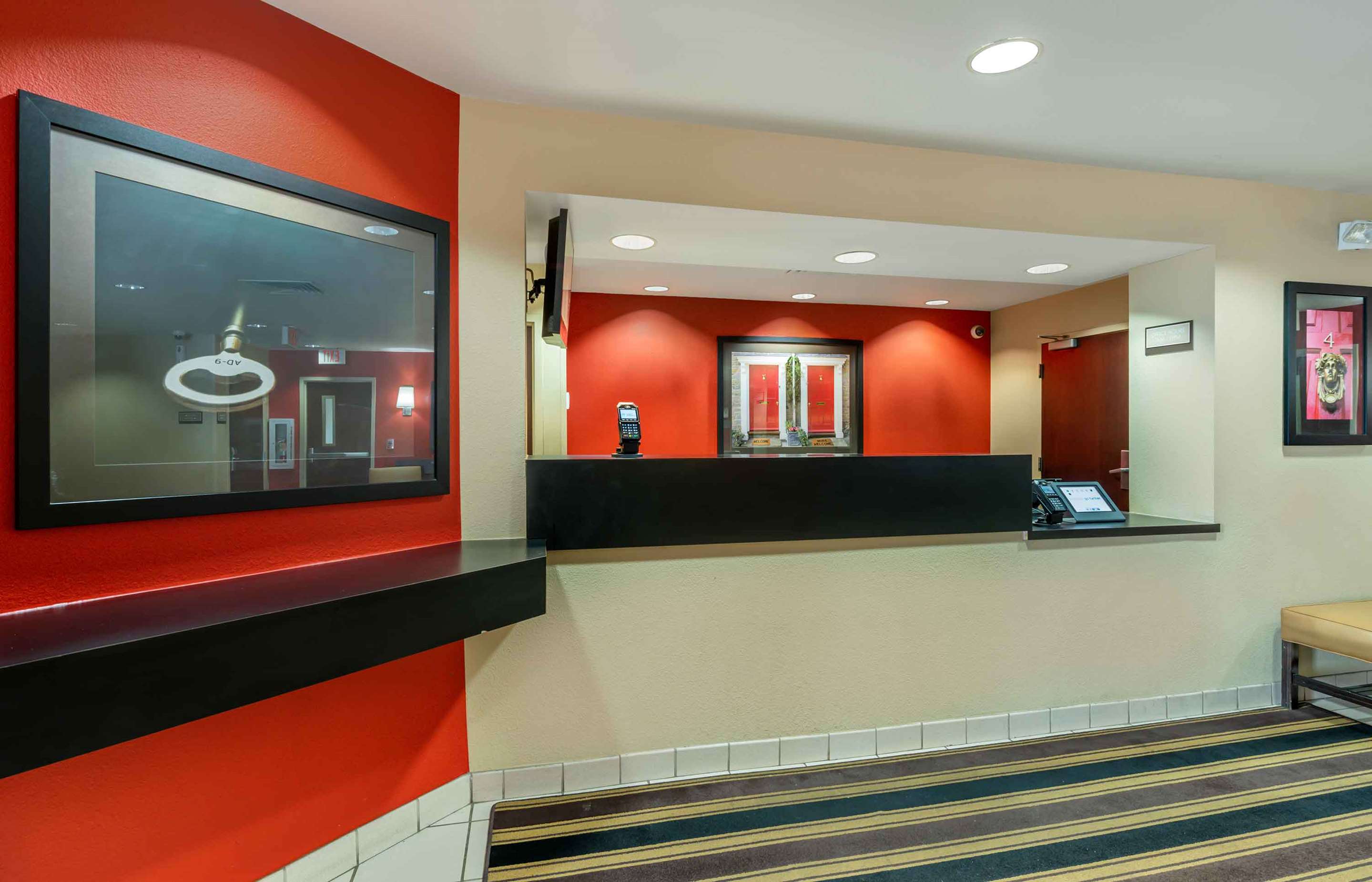 Lobby and Guest Check-in | Extended Stay America Suites - South Bend - Mishawaka - North