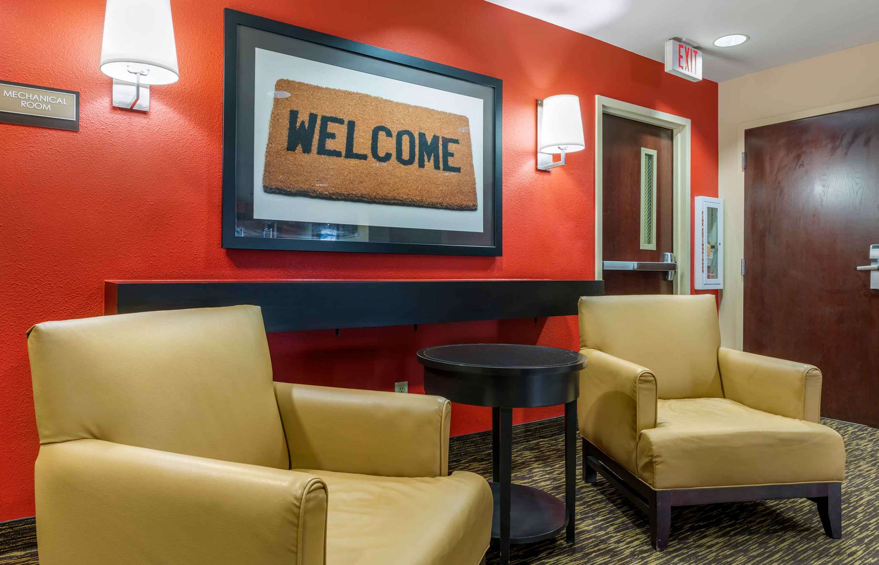 Lobby and Guest Check-in | Extended Stay America Suites - South Bend - Mishawaka - North