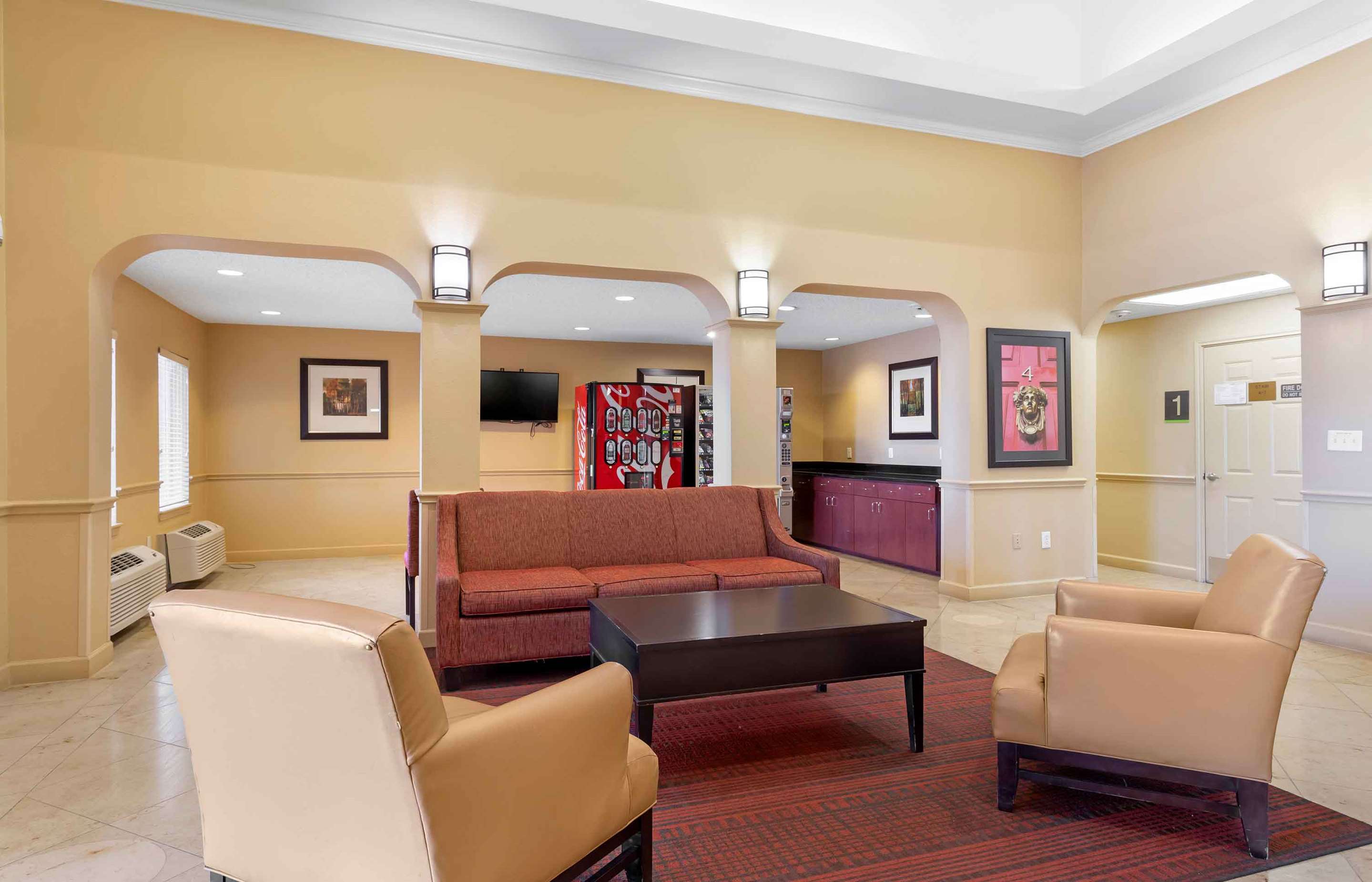 Lobby and Guest Check-in | Extended Stay America Suites - Houston - Katy Freeway - Energy Corridor