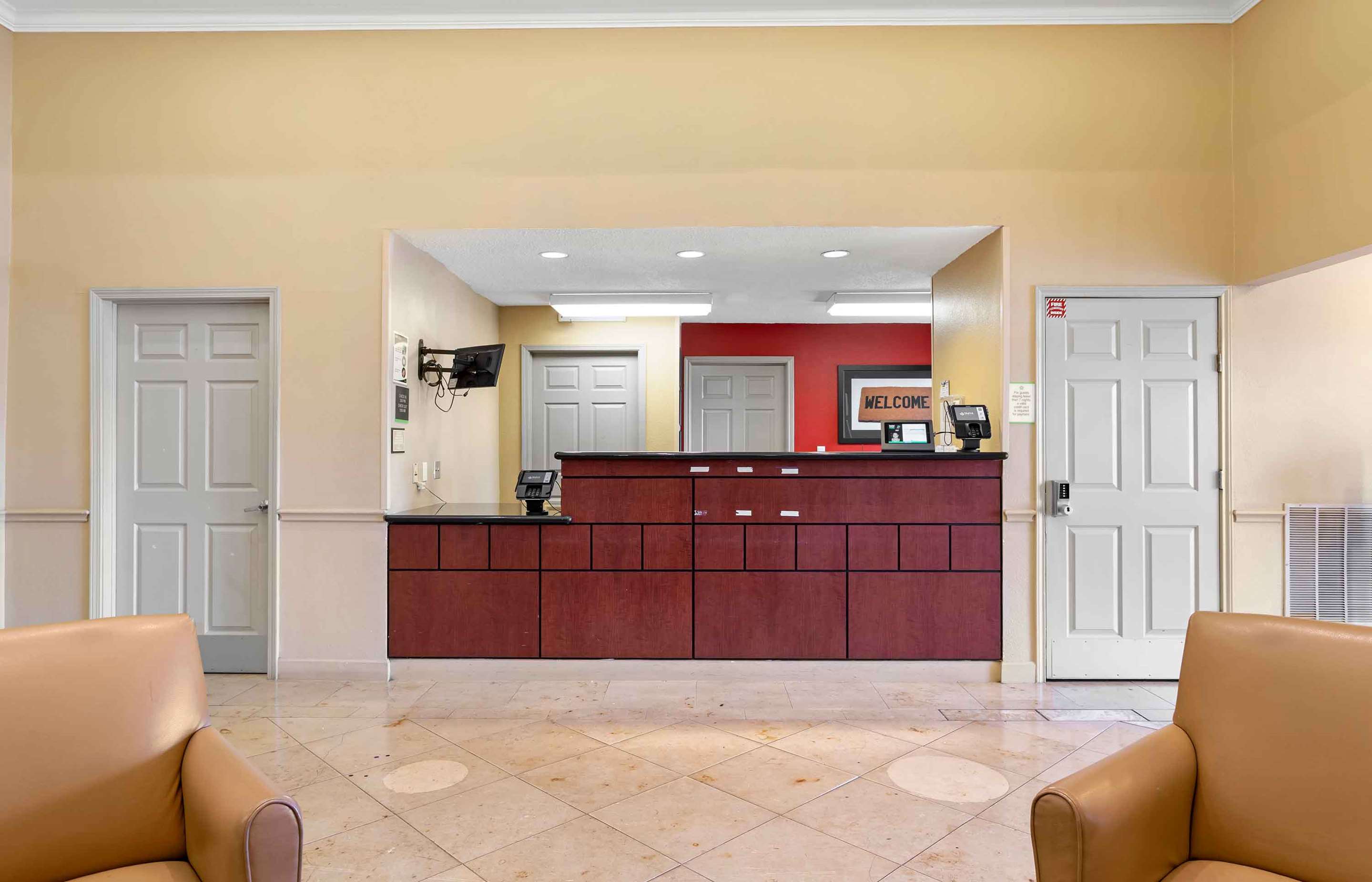 Lobby and Guest Check-in | Extended Stay America Suites - Houston - Katy Freeway - Energy Corridor