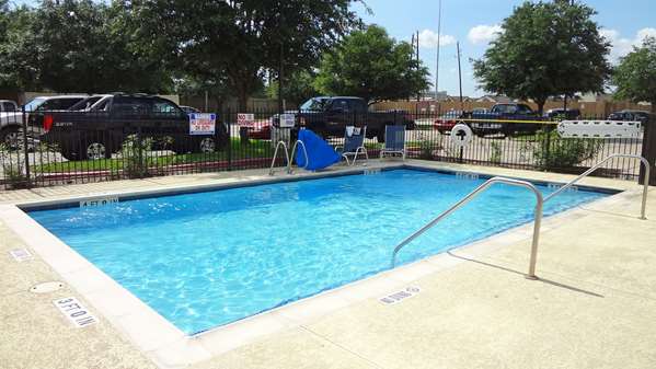 Pool - Extended Stay America Suites Sugar Land - I-69, Exit 112
