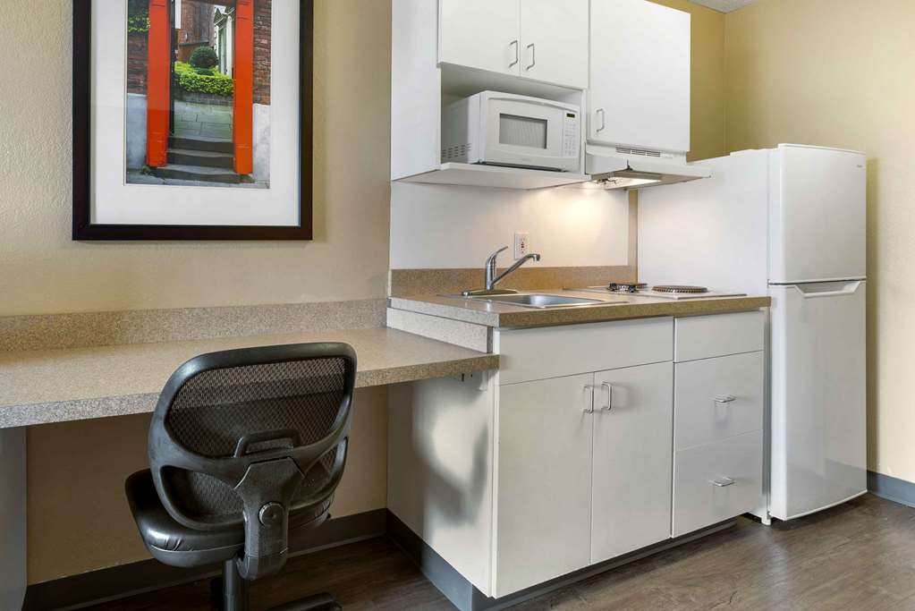 EXTENDED STAY AMERICA SELECT-guestroom-Guest Room,Guest Room Amenity,Kitchen/Kitchenette,On-Site.jpg