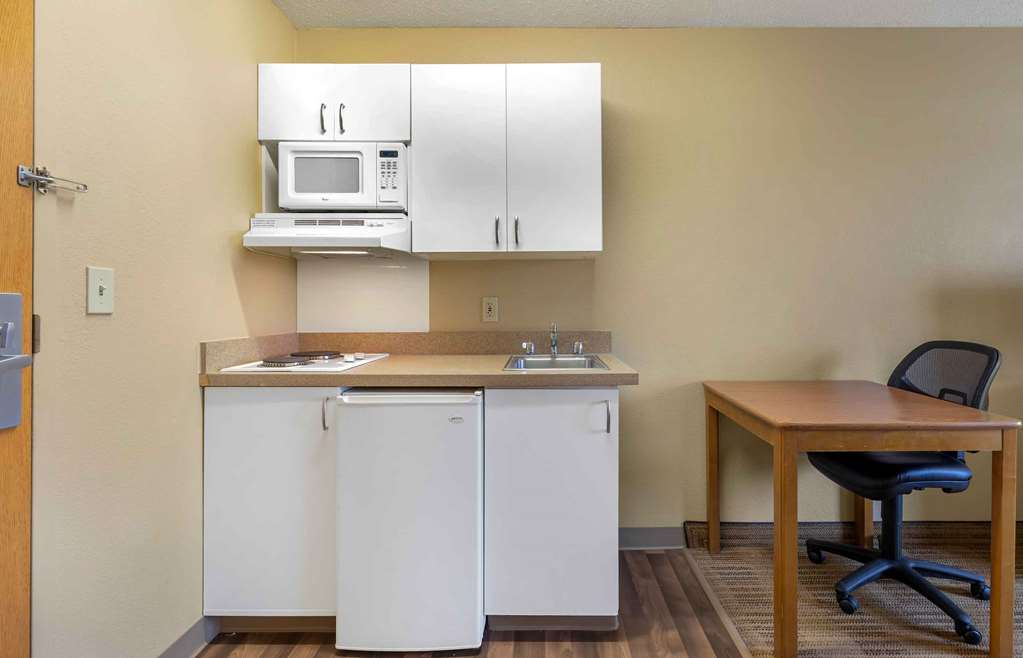 EXTENDED STAY AMERICA SELECT-guestroom-Guest Room,Guest Room Amenity,Kitchen/Kitchenette,On-Site.jpg