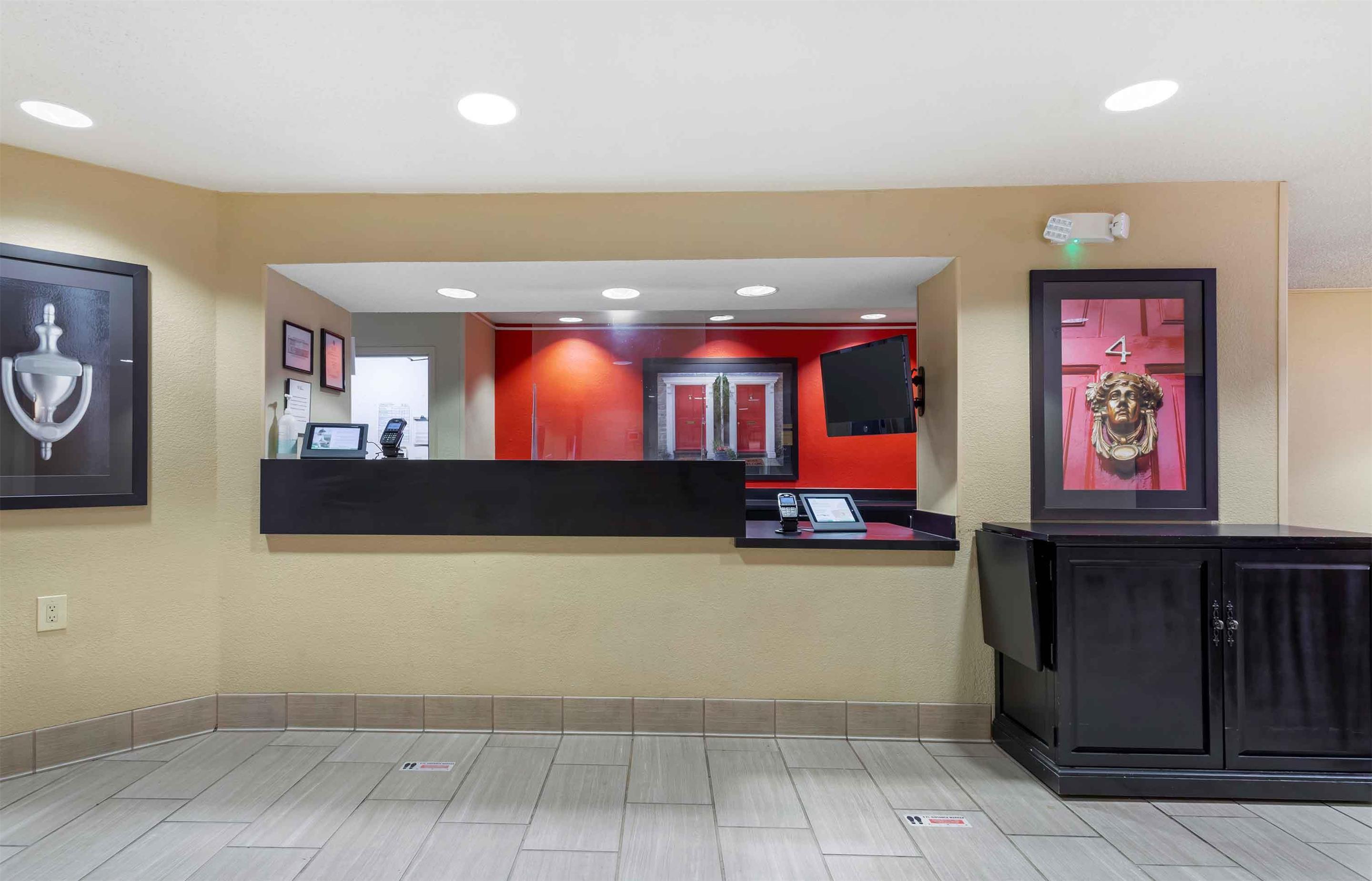 Lobby and Guest Check-in | Extended Stay America Suites Houston NASA Johnson Space Ctr
