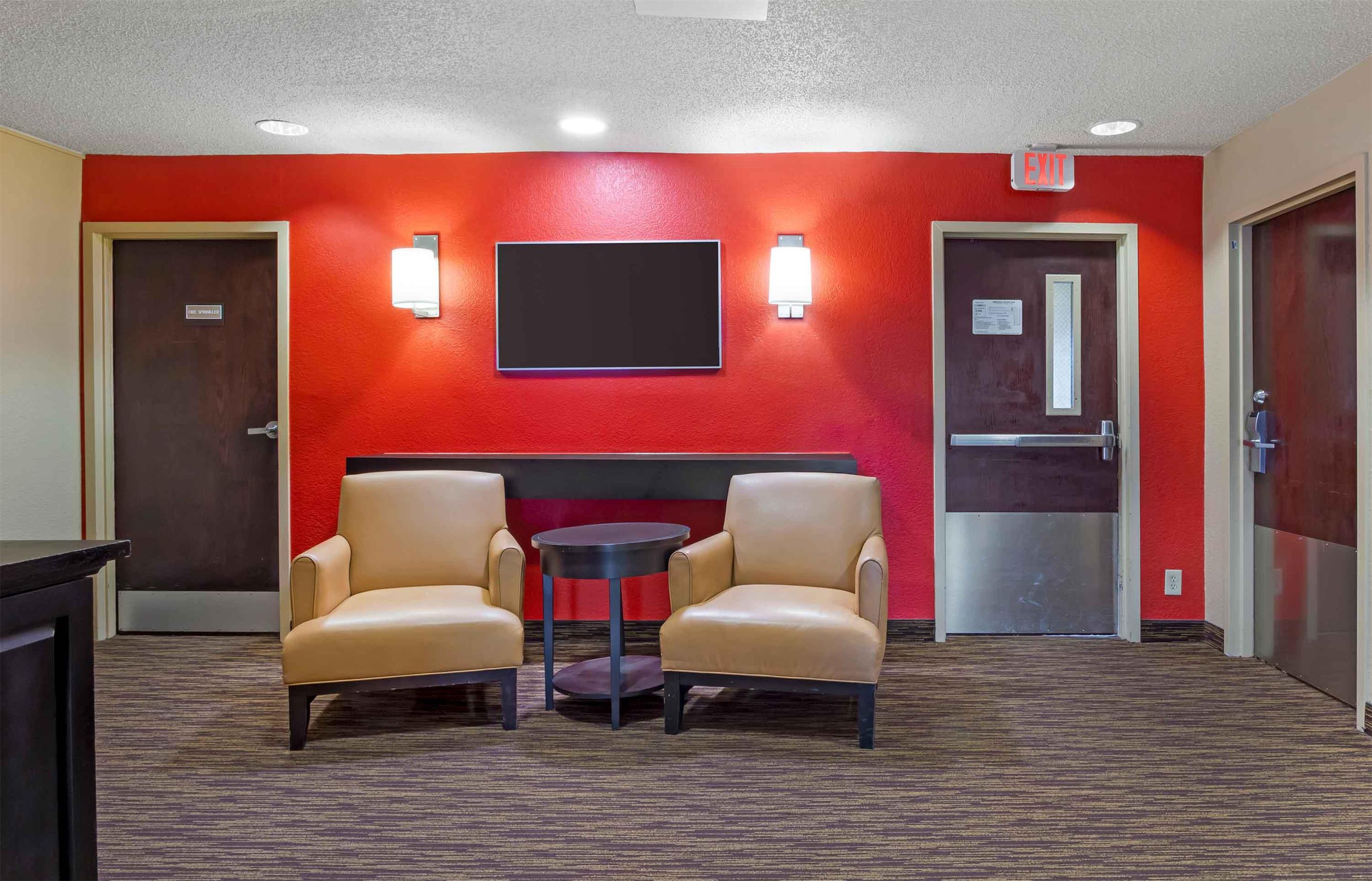 Lobby and Guest Check-in | Extended Stay America Suites Houston NASA Johnson Space Ctr