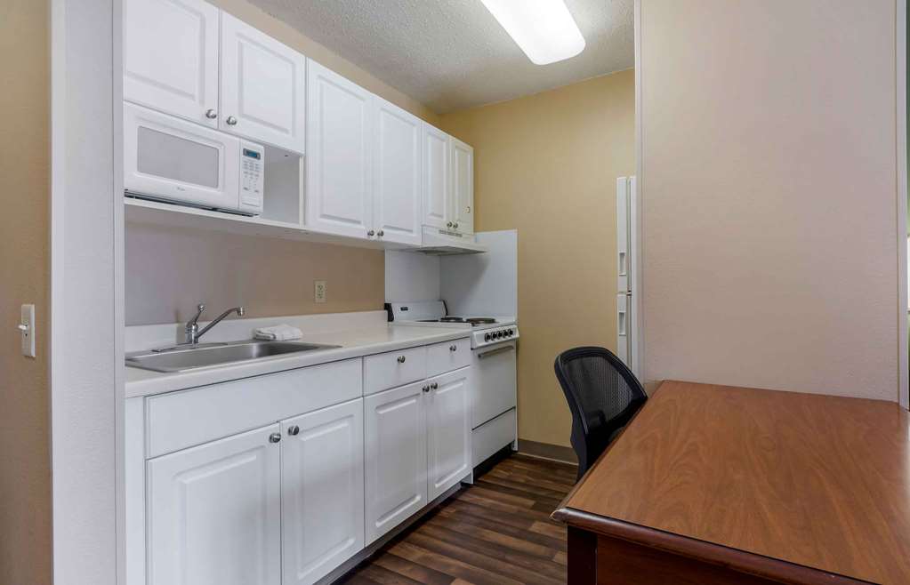 EXTENDED STAY AMERICA SELECT-guestroom-Guest Room,Guest Room Amenity,Kitchen/Kitchenette,On-Site.jpg