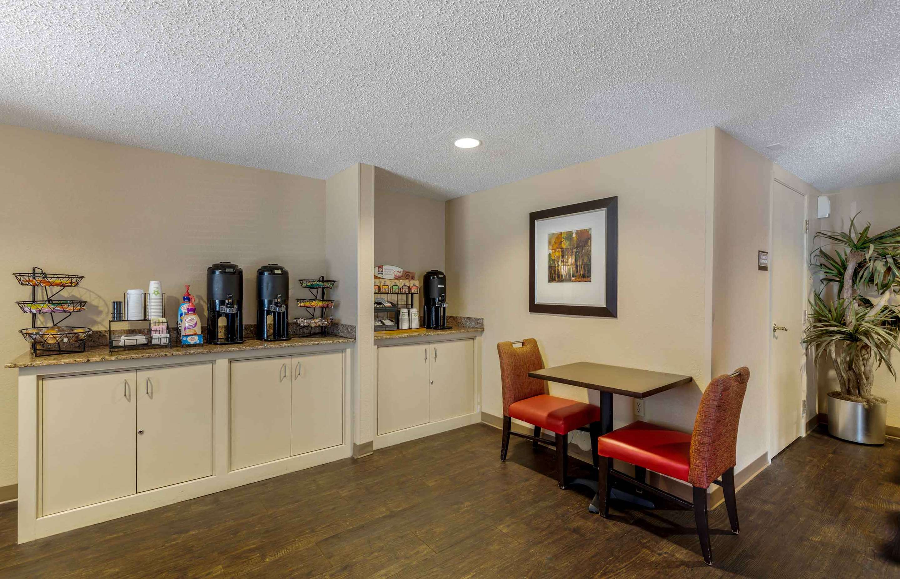 Free Grab-and-Go Breakfast | Extended Stay America Select Suites Dallas Las Colinas