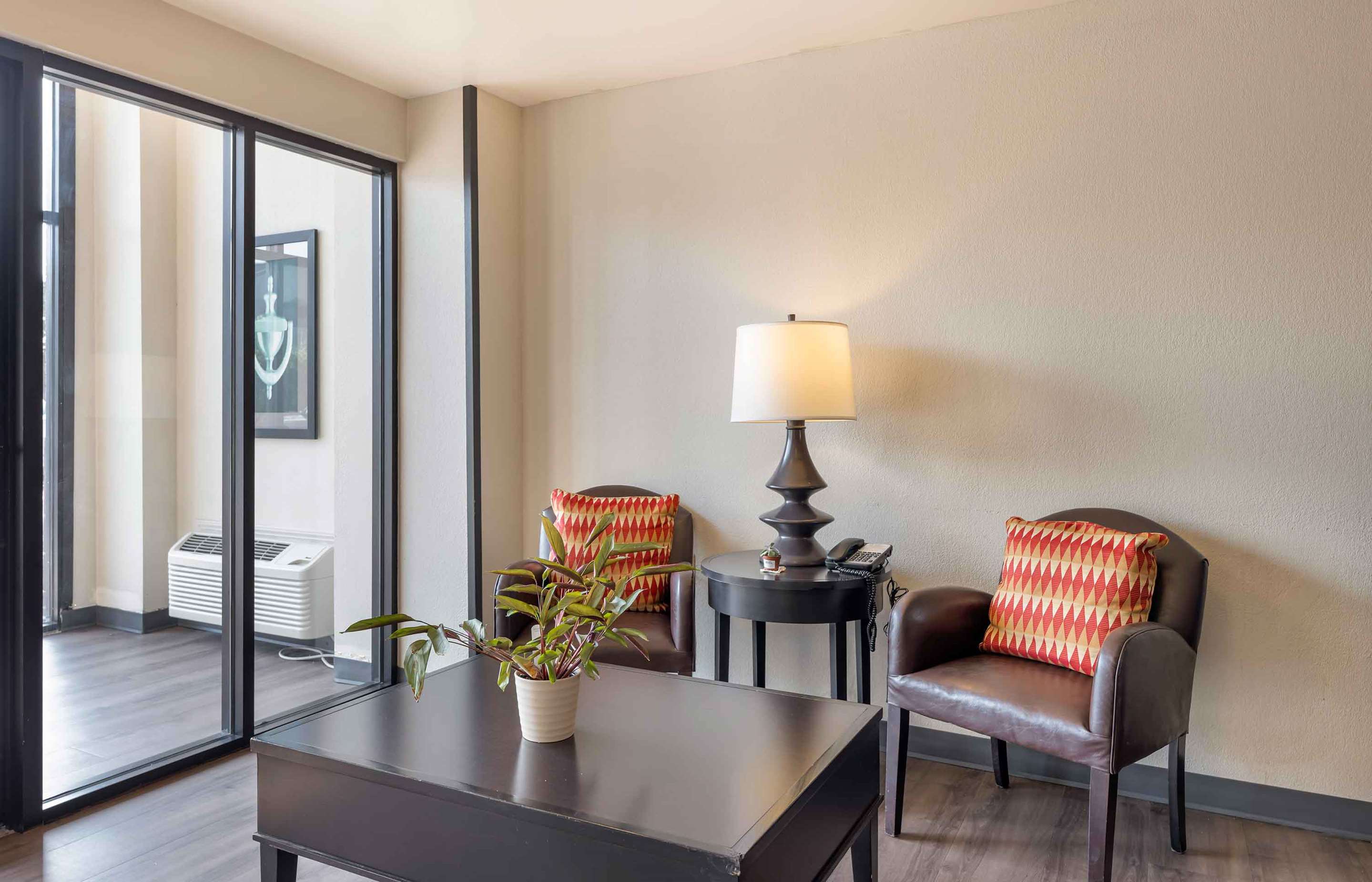 Lobby and Guest Check-in | Extended Stay America Suites Wichita East
