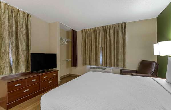  - Extended Stay America Suites Laredo - I-35, Exit 4