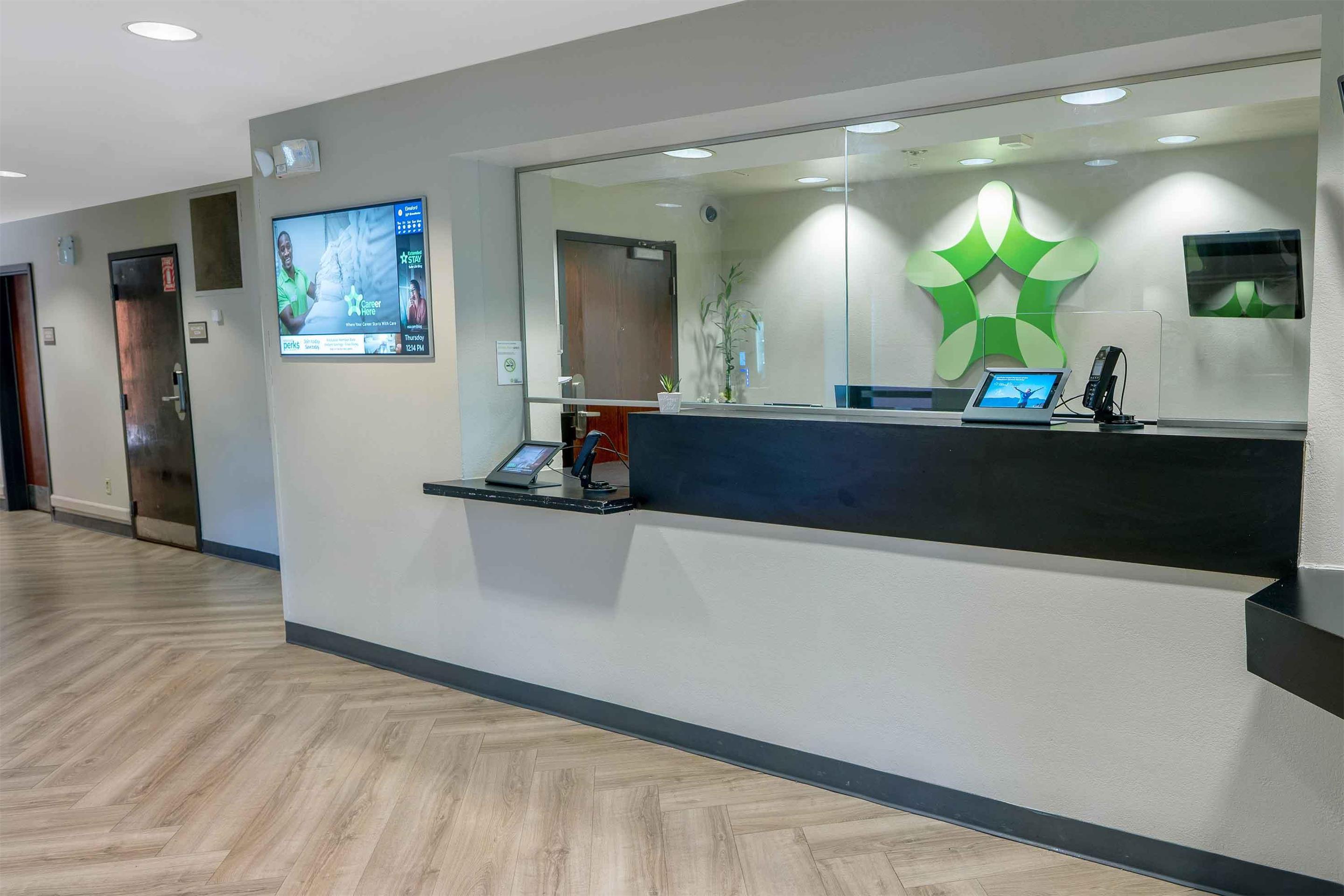 Lobby and Guest Check-in | Extended Stay America Suites Seattle Mukilteo