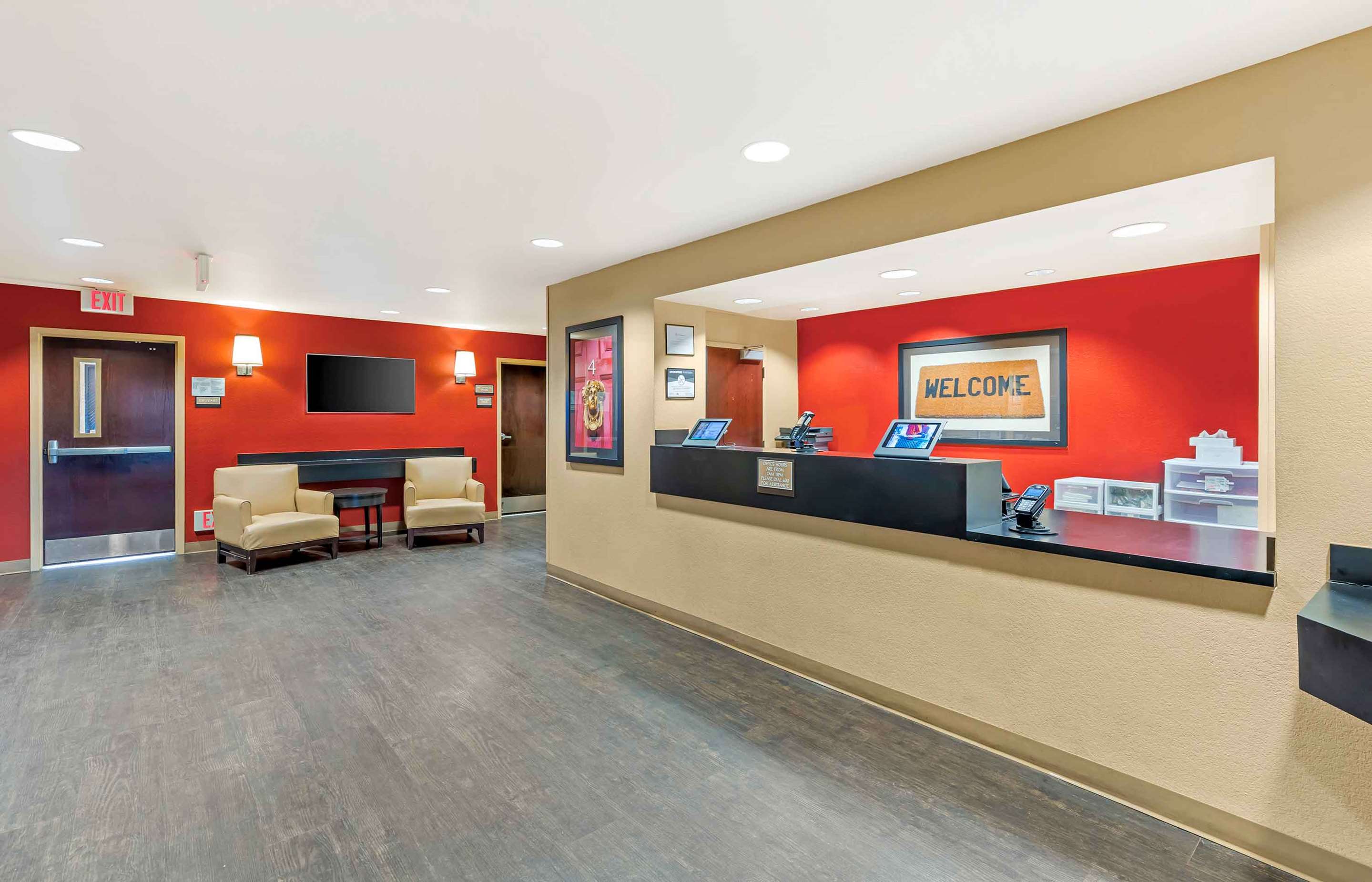 Lobby and Guest Check-in | Extended Stay America Suites Billings West End