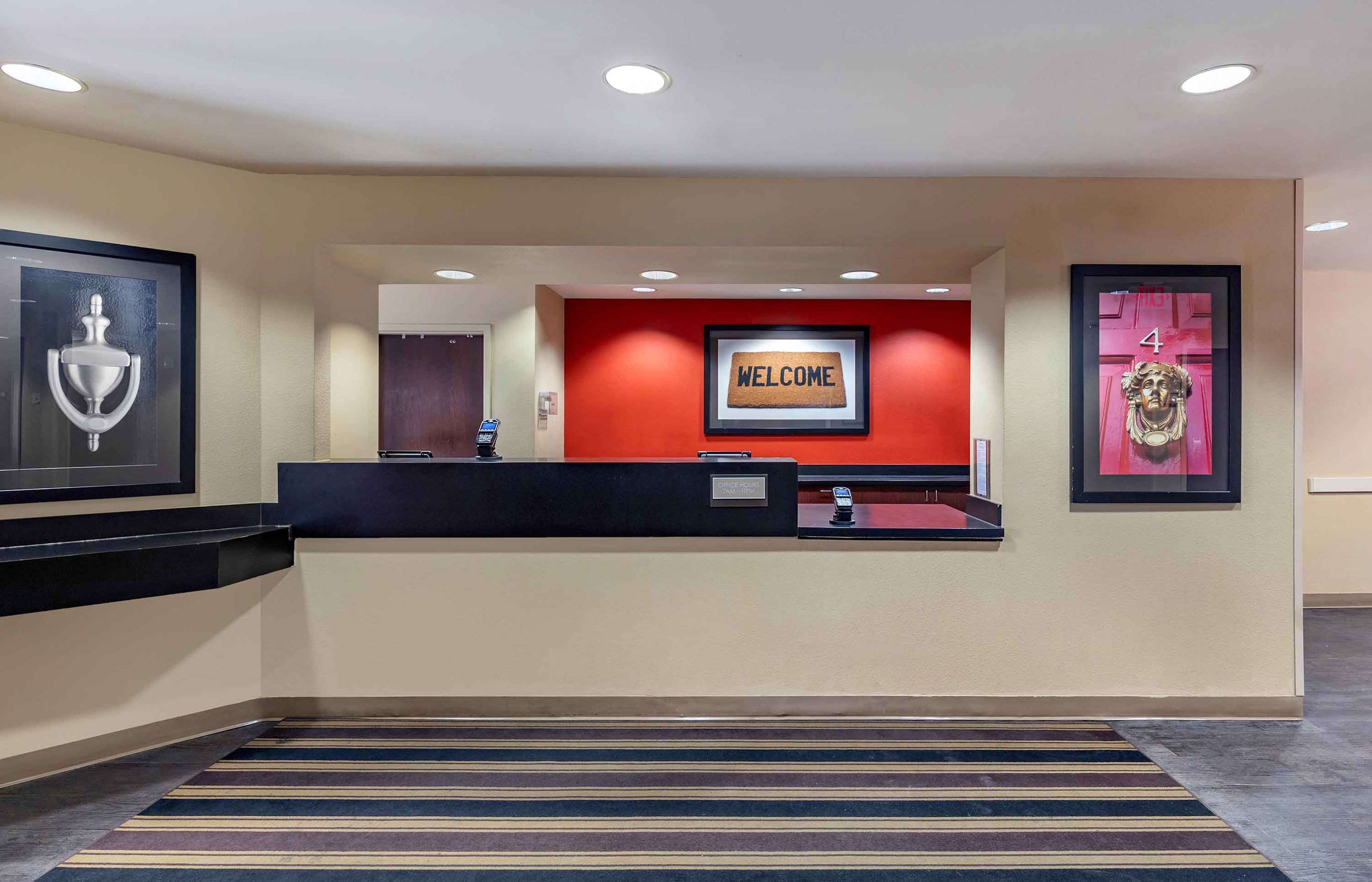Lobby and Guest Check-in | Extended Stay America Suites Great Falls Missouri River