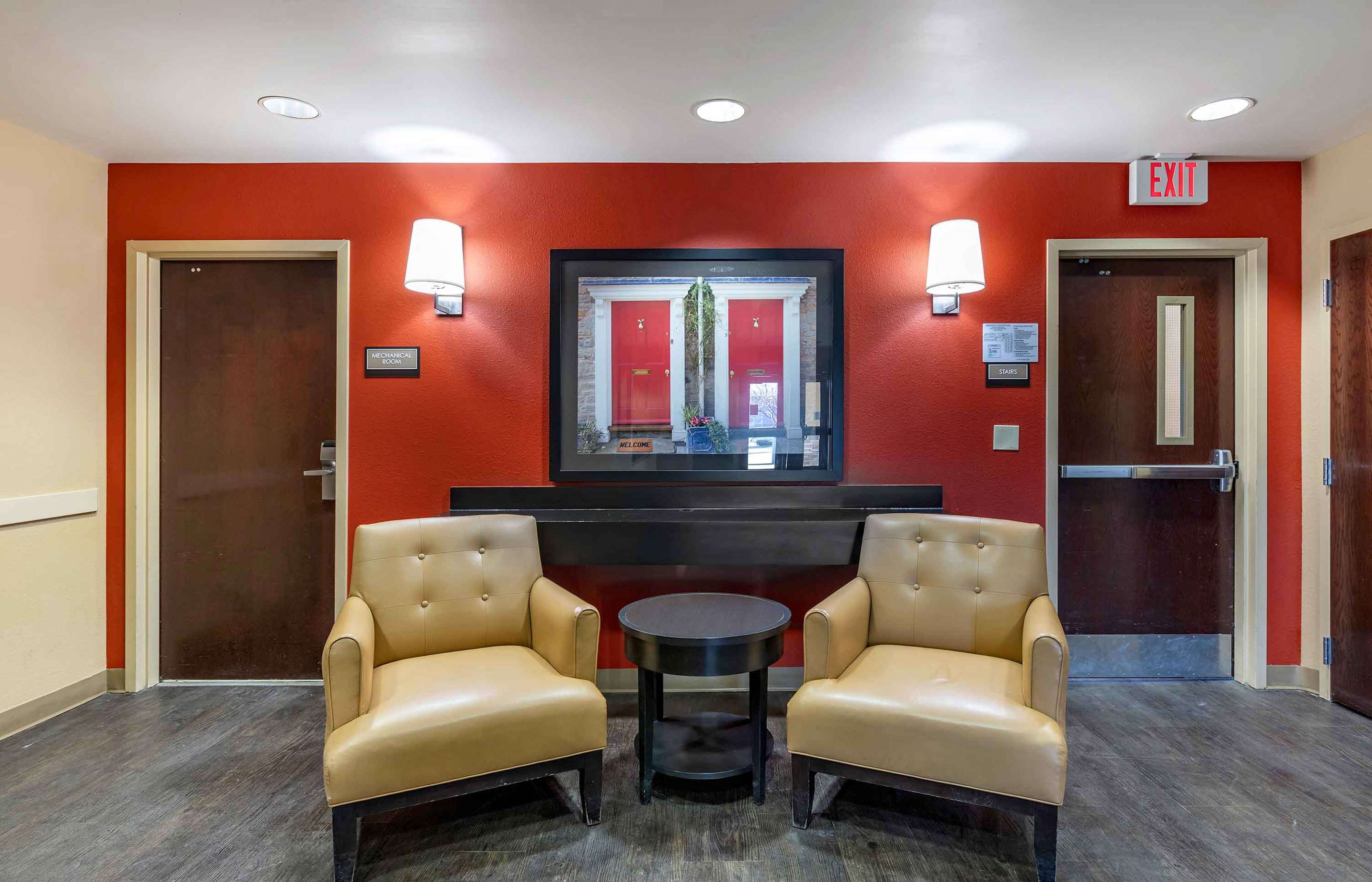 Lobby and Guest Check-in | Extended Stay America Suites Great Falls Missouri River