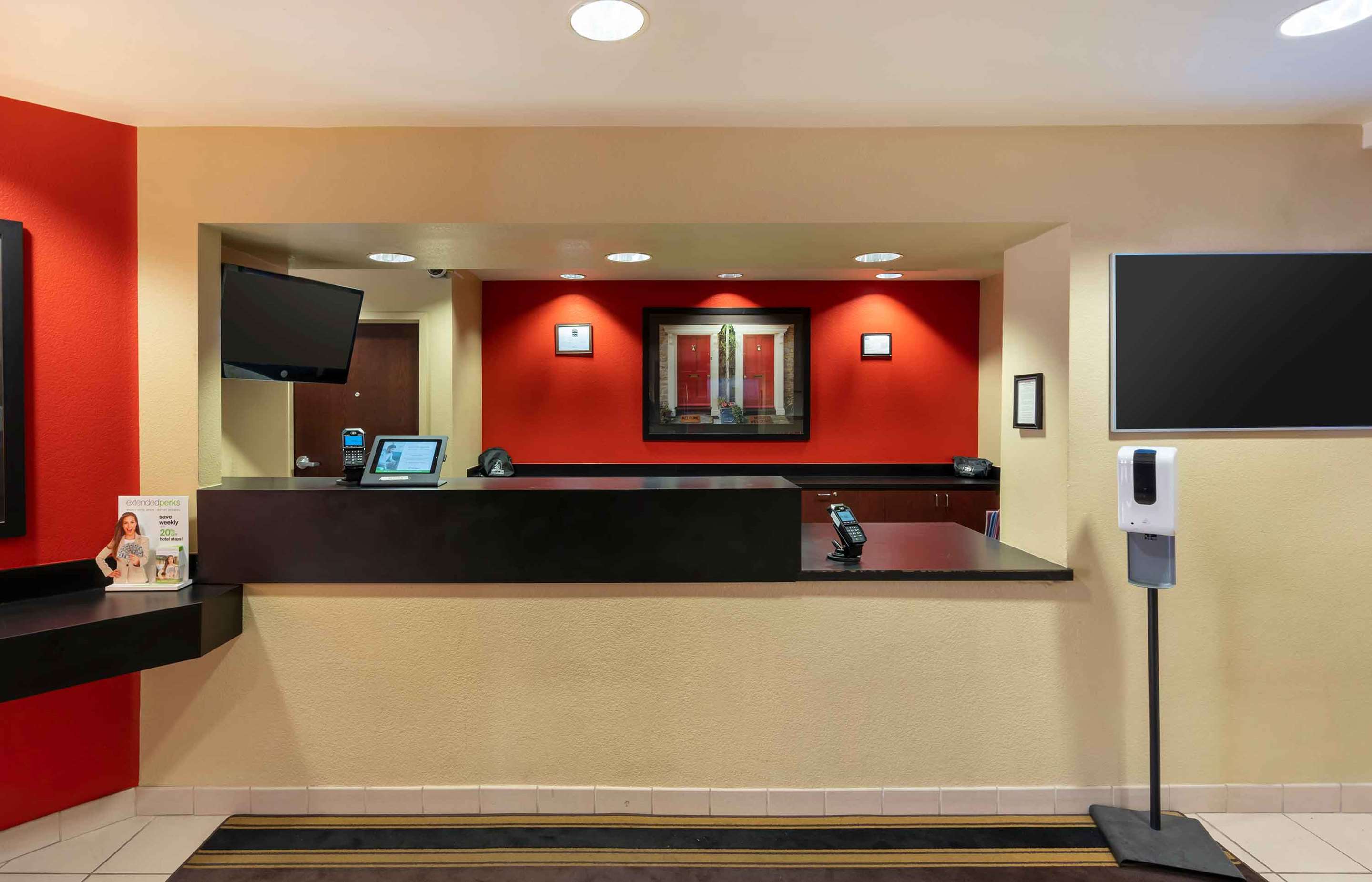 Lobby and Guest Check-in | Extended Stay America Suites Reno South Meadows
