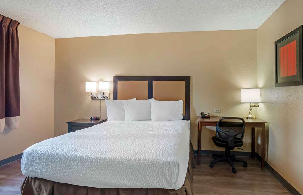 EXTENDED STAY AMERICA SUITES-guestroom-Guest Room,On-Site.jpg