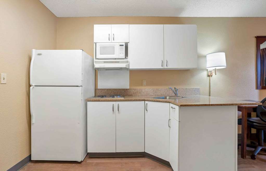 EXTENDED STAY AMERICA SUITES-guestroom-Guest Room,Kitchen/Kitchenette,On-Site.jpg