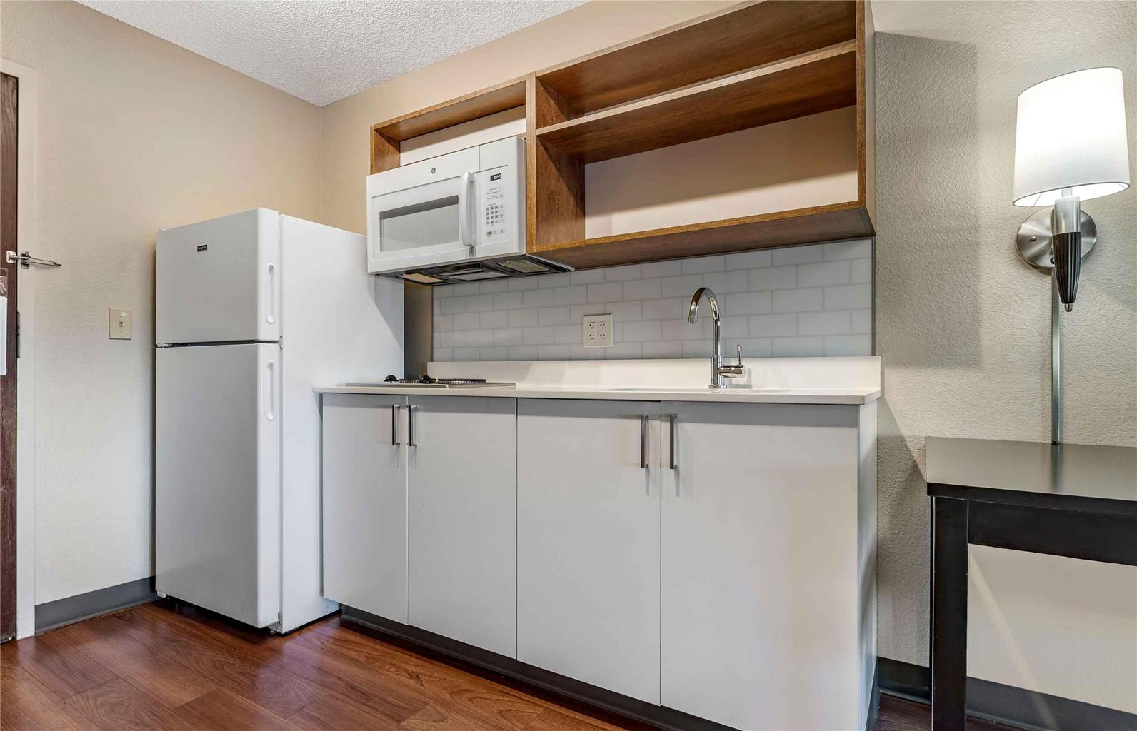 EXTENDED STAY AMERICA PREM STE-guestroom-Guest Room,Guest Room Amenity,Kitchen/Kitchenette,On-Site.jpg