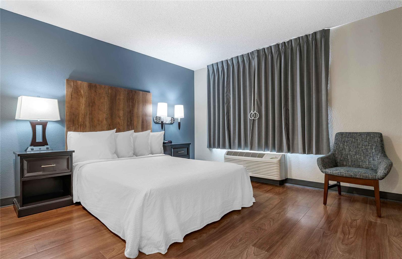 EXTENDED STAY AMERICA PREM STE-guestroom-Guest Room,On-Site.jpg