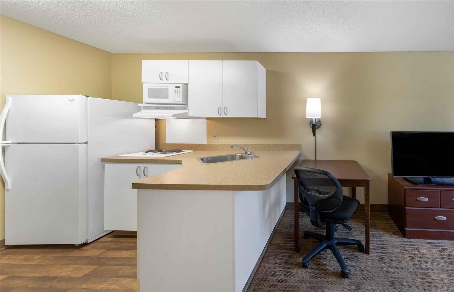 EXTENDED STAY AMERICA SUITES-guestroom-Guest Room,Guest Room Amenity,Kitchen/Kitchenette,On-Site.jpg