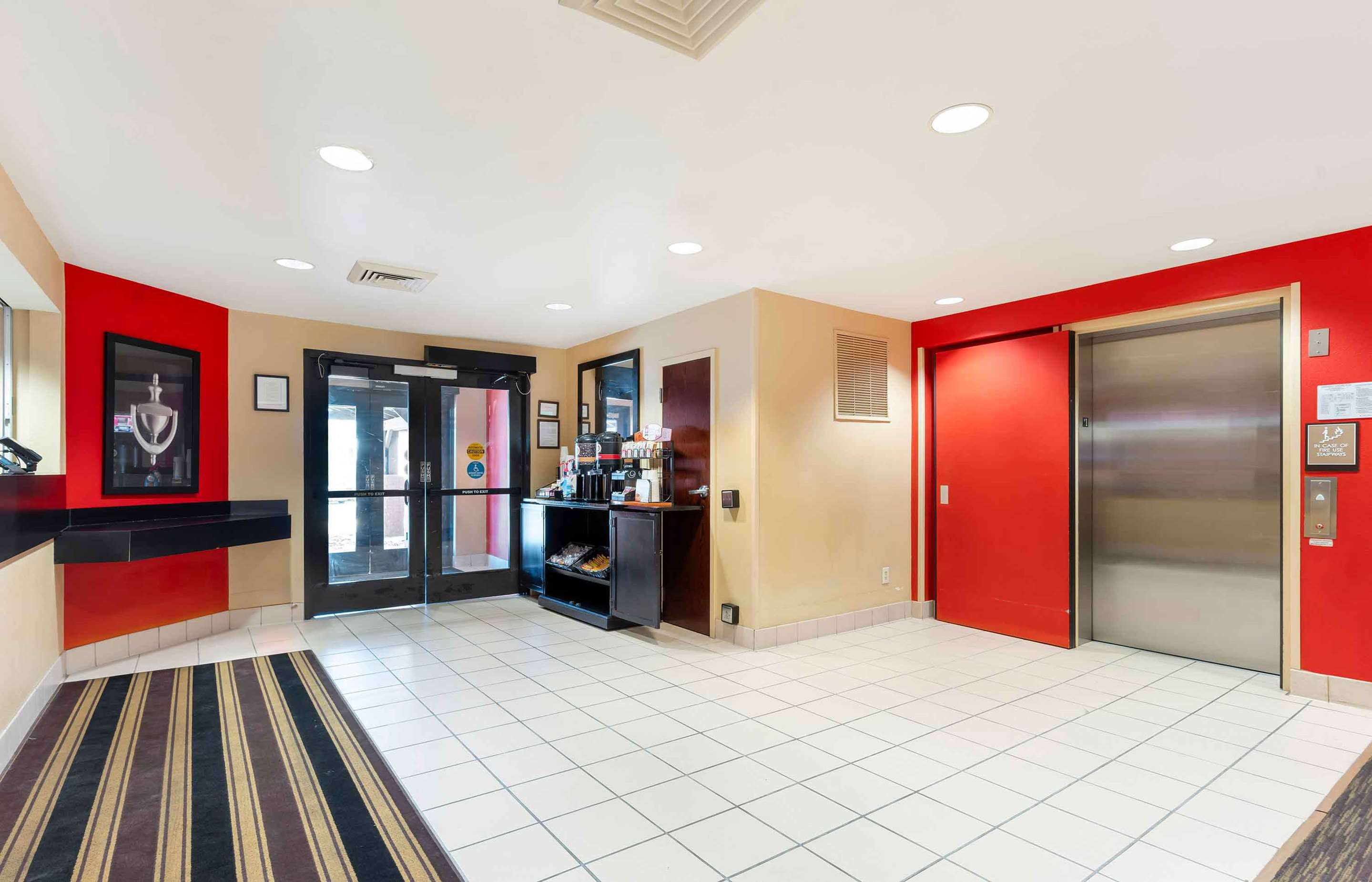 Lobby and Guest Check-in | Extended Stay America Suites Sacramento Vacaville