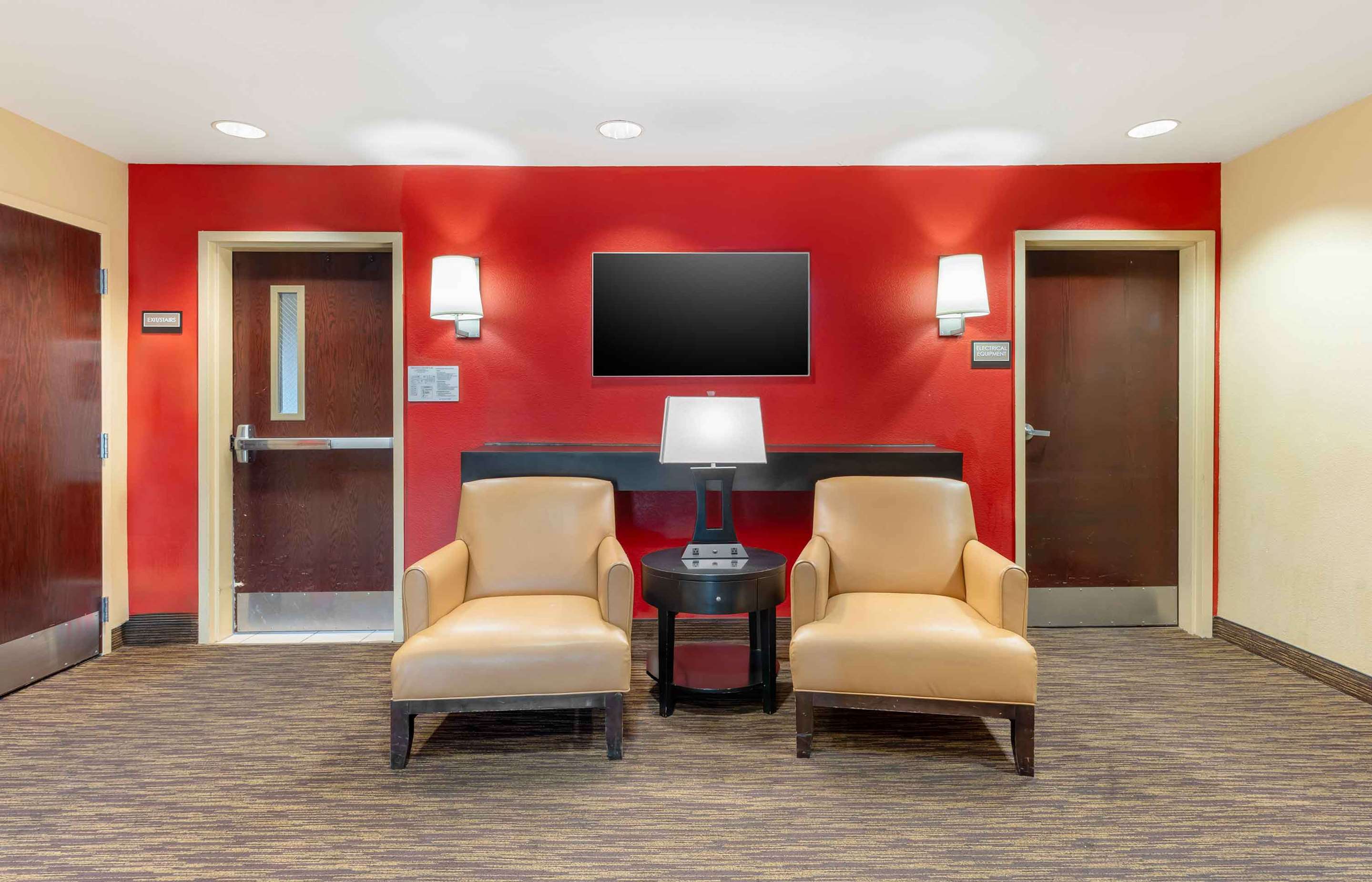 Lobby and Guest Check-in | Extended Stay America Suites Sacramento Vacaville