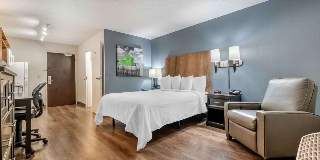 EXTENDED STAY AMERICA PREM STE-guestroom-Guest Room,On-Site.jpg