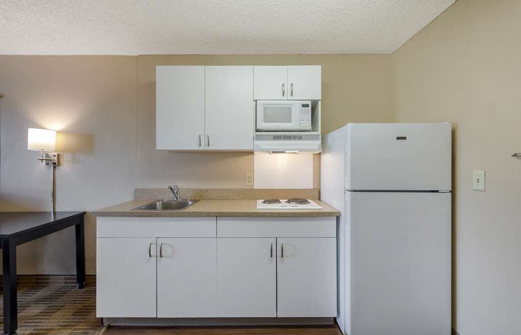 EXTENDED STAY AMERICA SUITES-guestroom-Guest Room,Kitchen/Kitchenette,On-Site.jpg