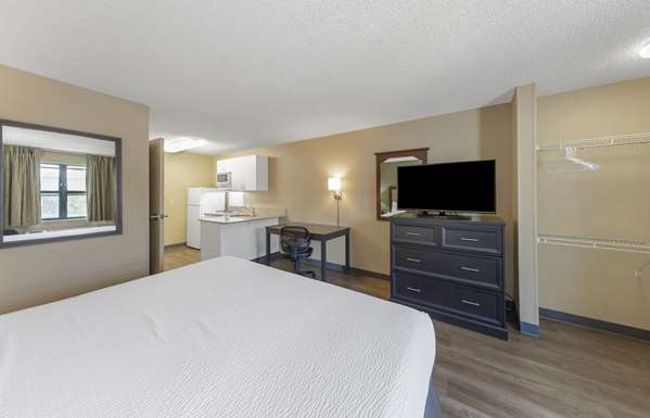  - Extended Stay America Suites Yorba Linda - CA 91, Exit 39