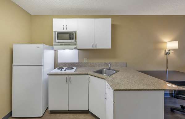  - Extended Stay America Suites Yorba Linda - CA 91, Exit 39