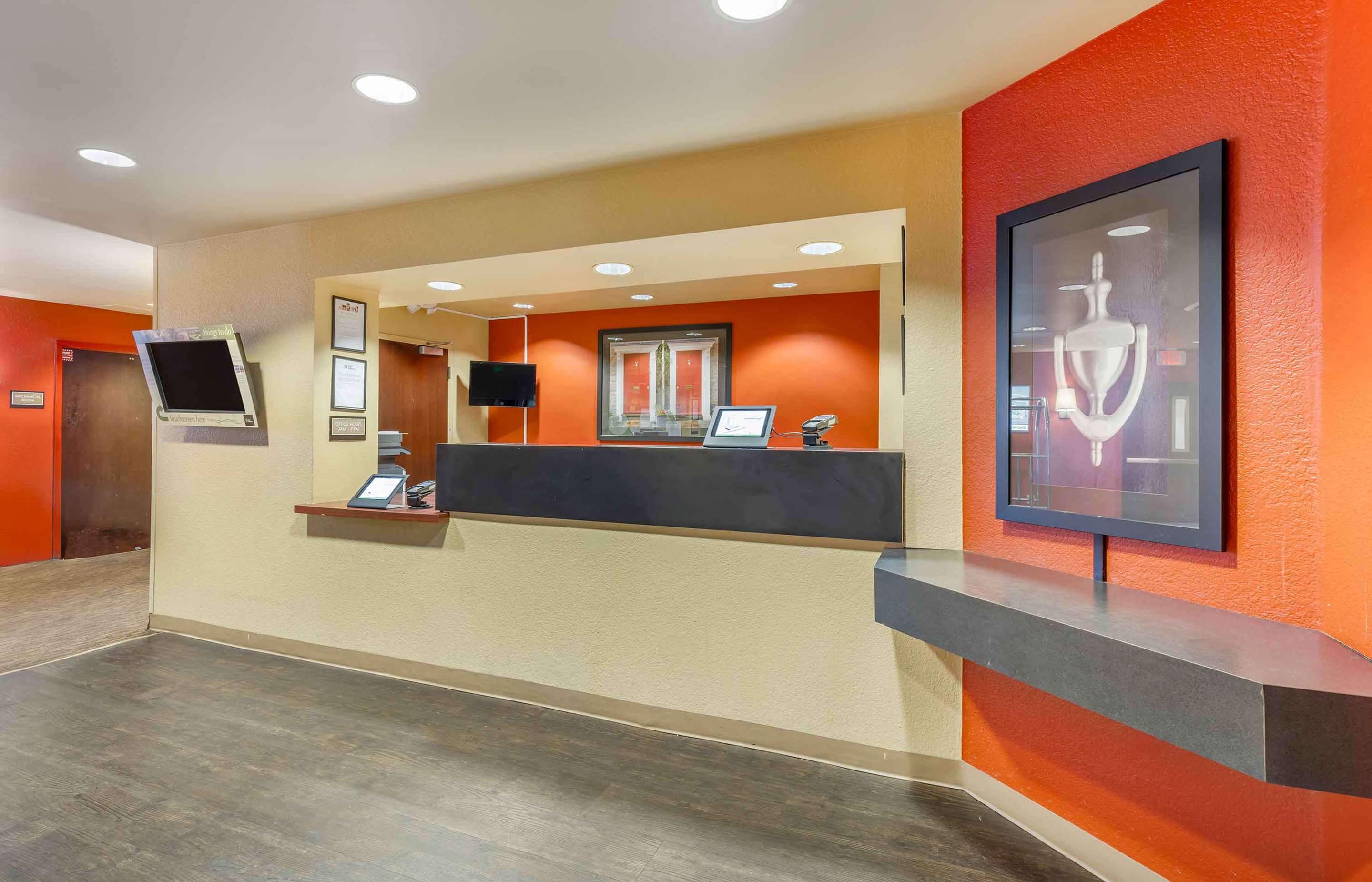Lobby and Guest Check-in | Extended Stay America Suites Temecula Wine Country
