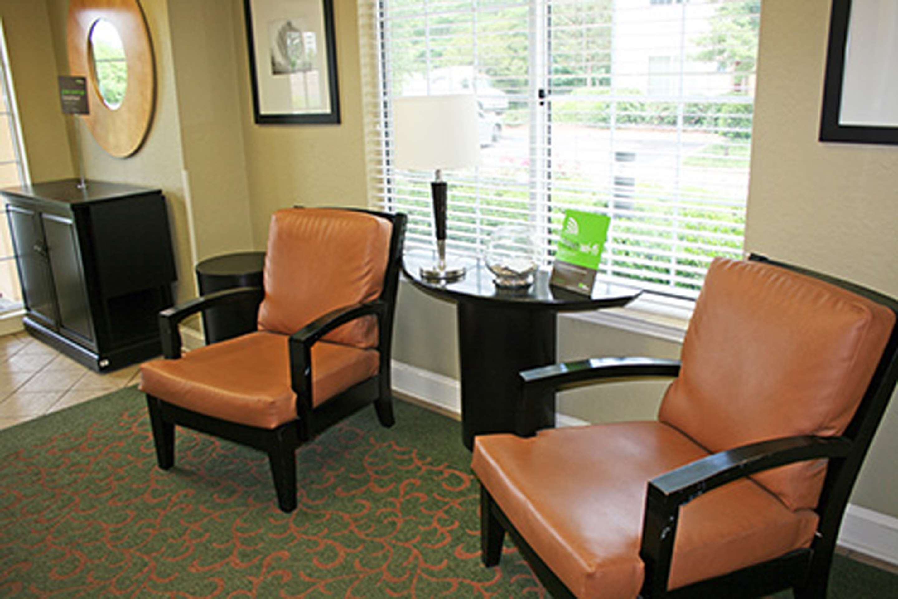 Lobby and Guest Check-in | Extended Stay America Suites - Birmingham - Perimeter Park South