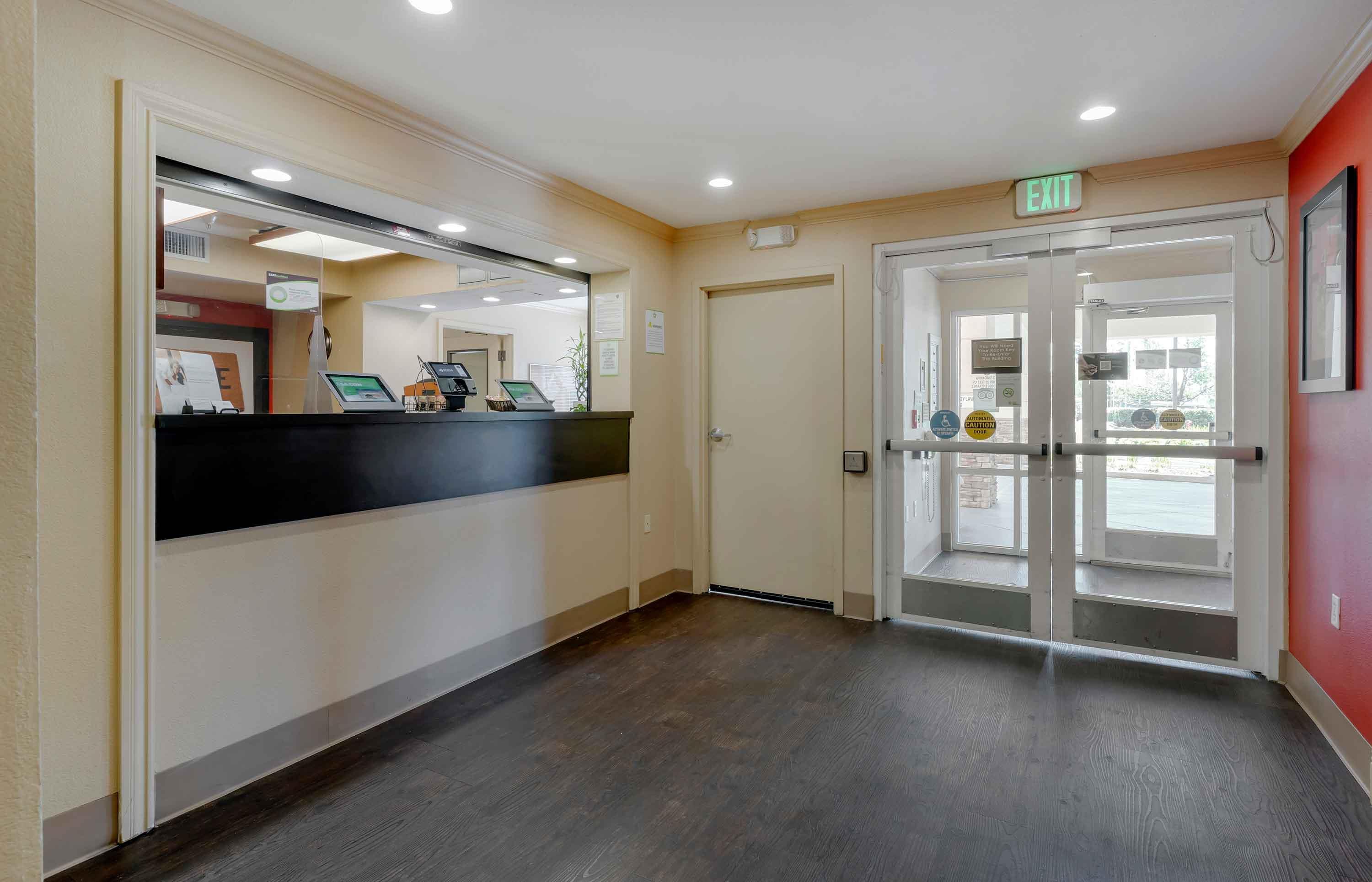 Lobby and Guest Check-in | Extended Stay America Suites Fremont Fremont Blvd South