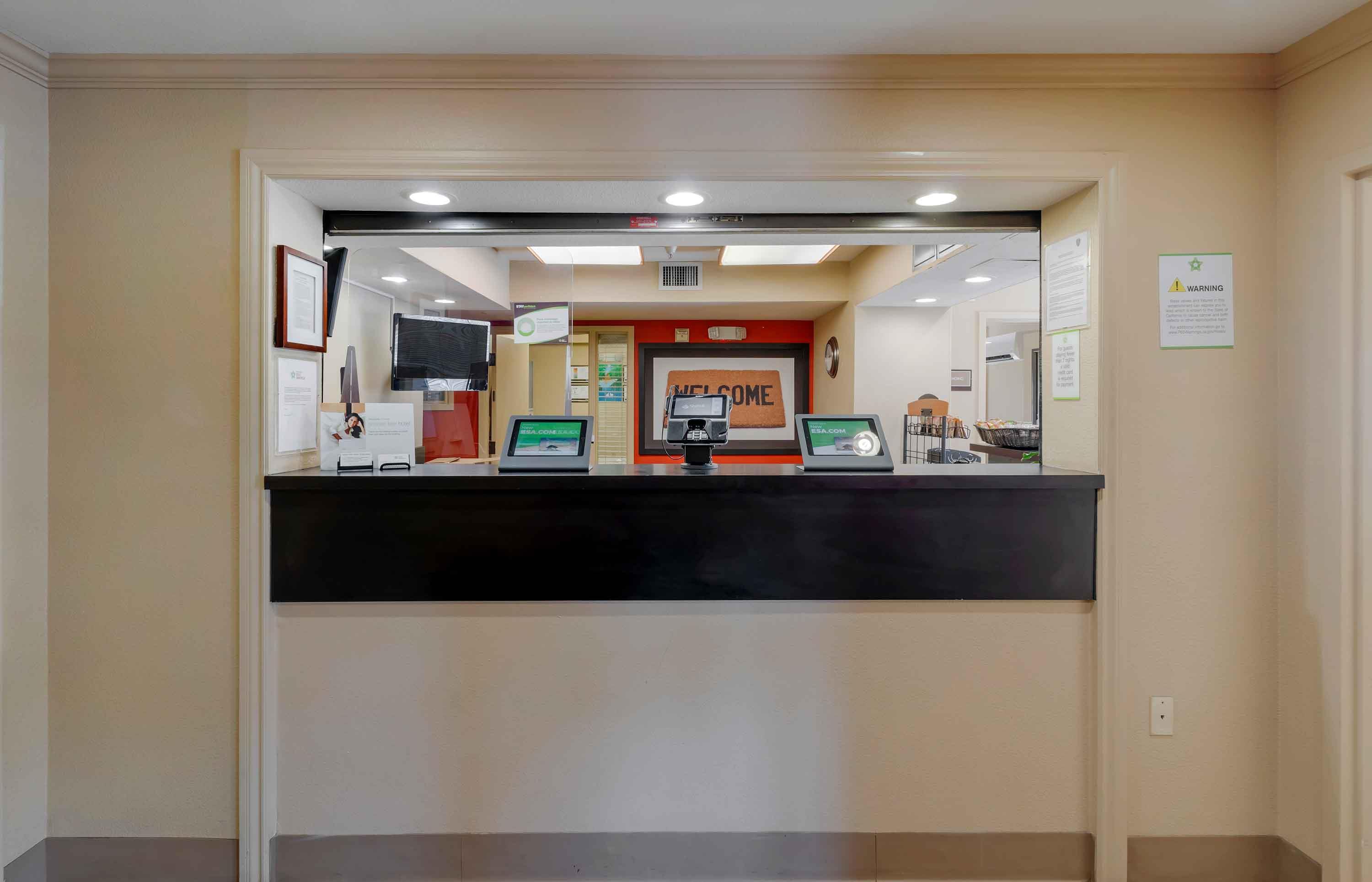 Lobby and Guest Check-in | Extended Stay America Suites Fremont Fremont Blvd South