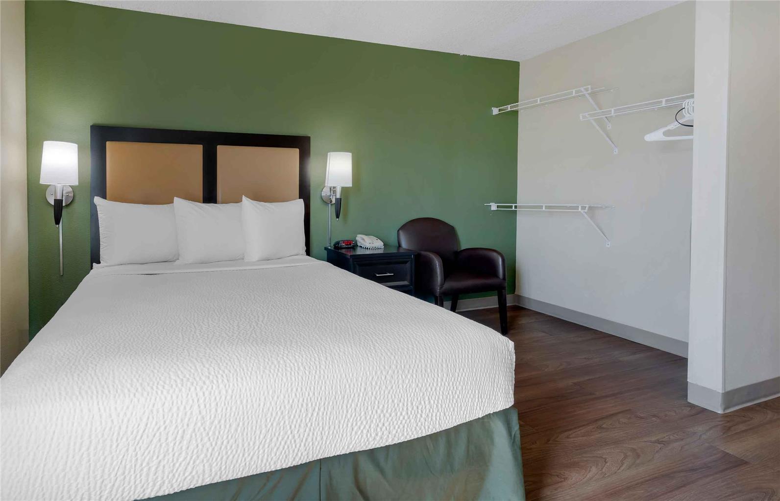 EXTENDED STAY AMERICA SUITES-guestroom-Guest Room,On-Site.jpg