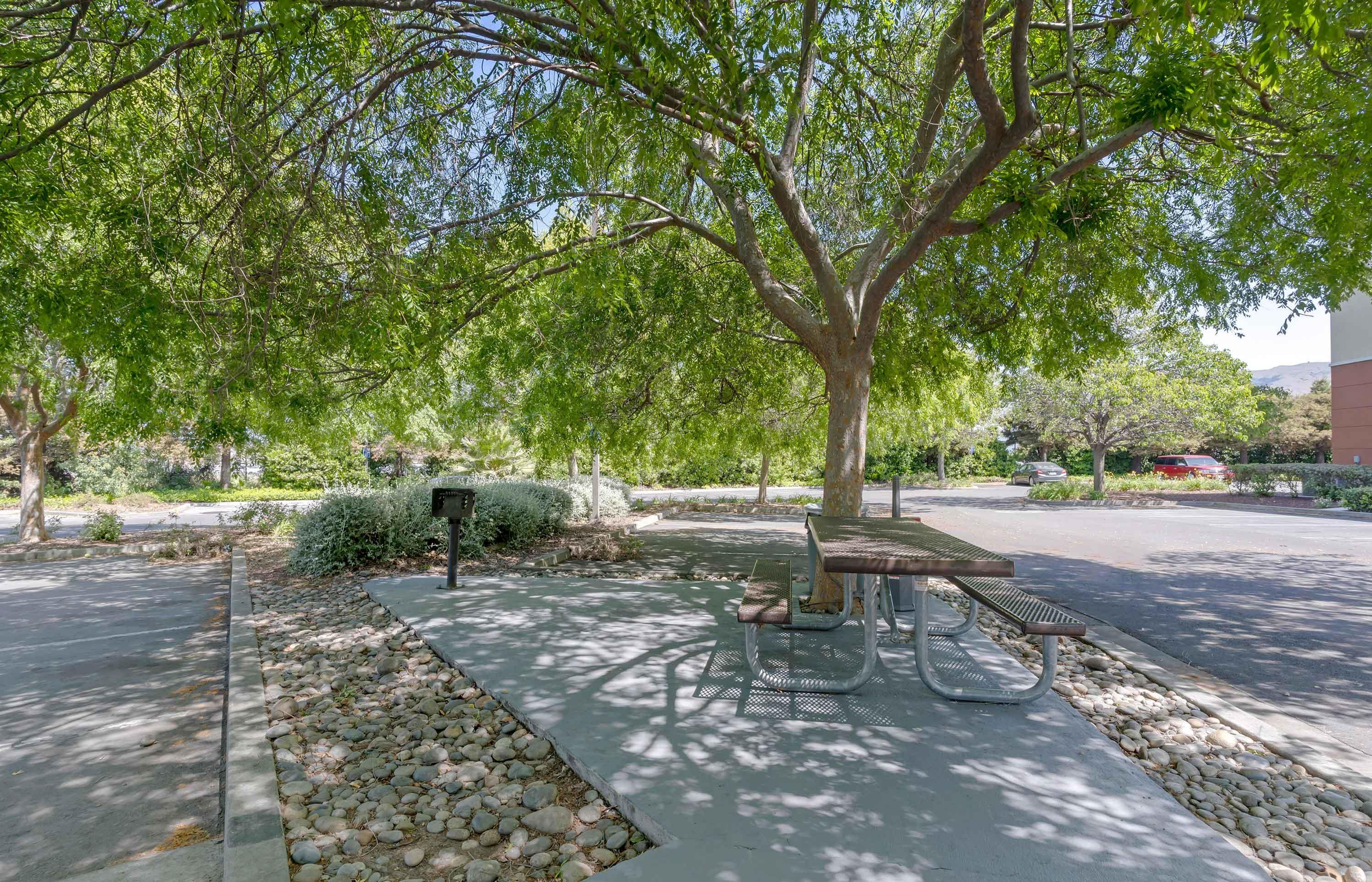Picnic Area | Extended Stay America Suites Fremont Fremont Blvd South