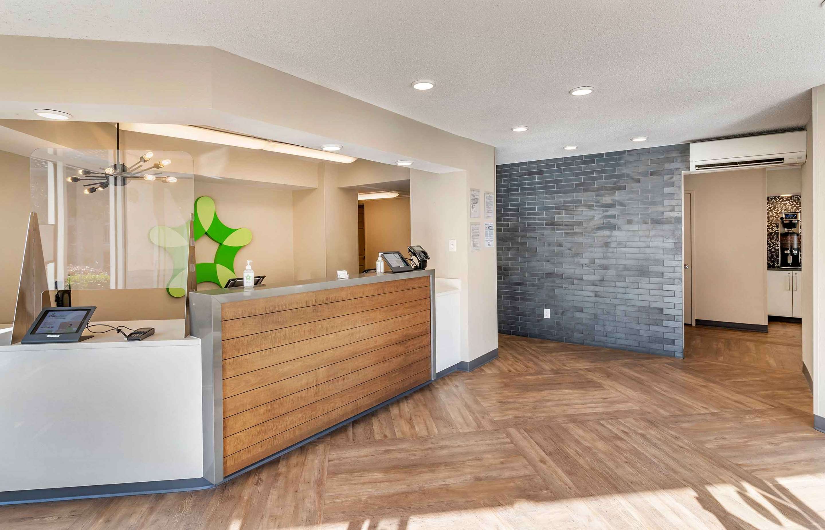 Lobby and Guest Check-in | Extended Stay America Suites San Jose Mountain View