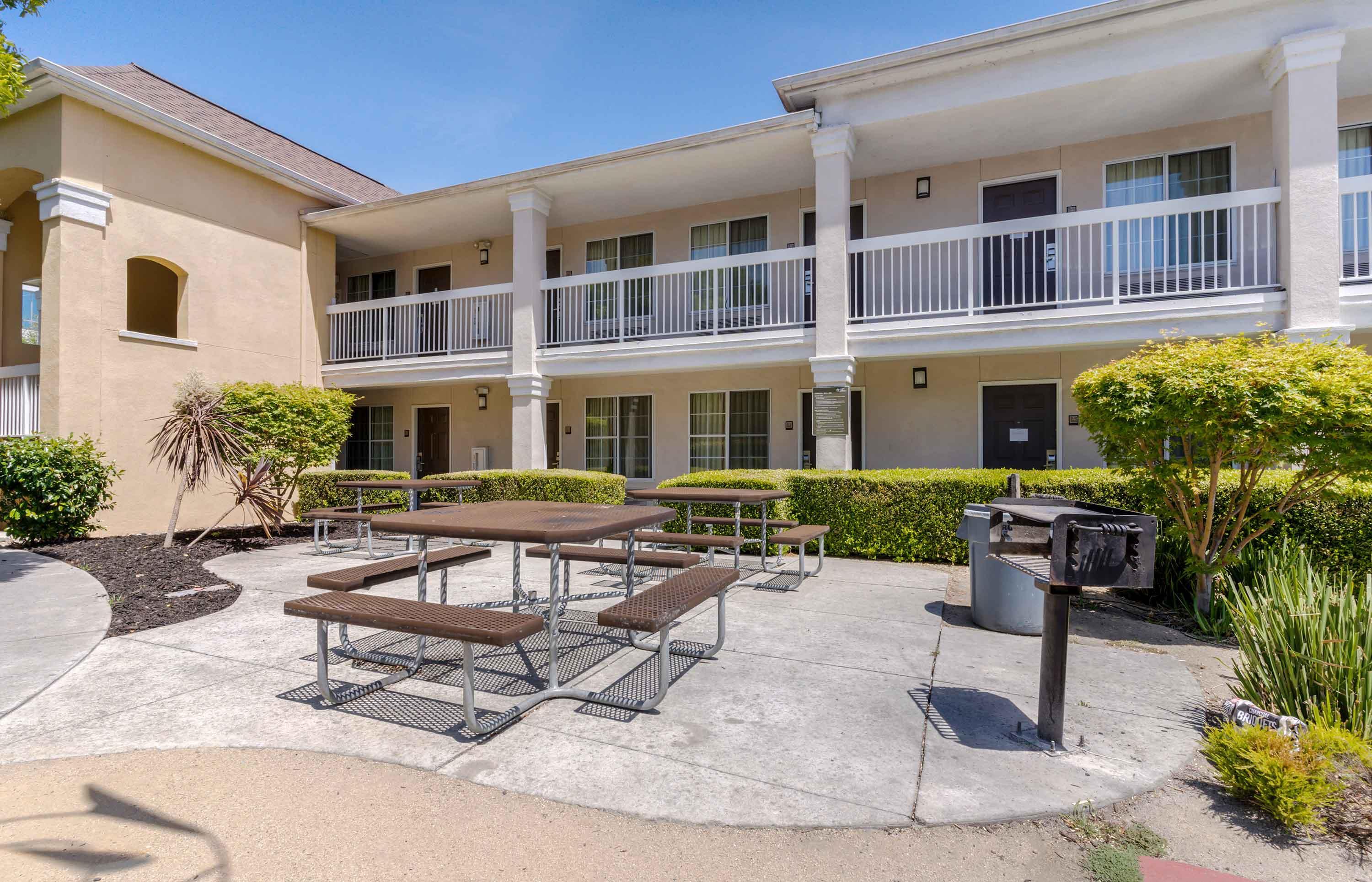Picnic Area | Extended Stay America Suites San Jose Sunnyvale