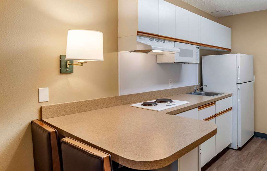 EXTENDED STAY AMERICA SUITES-guestroom-Guest Room,Guest Room Amenity,Kitchen/Kitchenette,On-Site.jpg