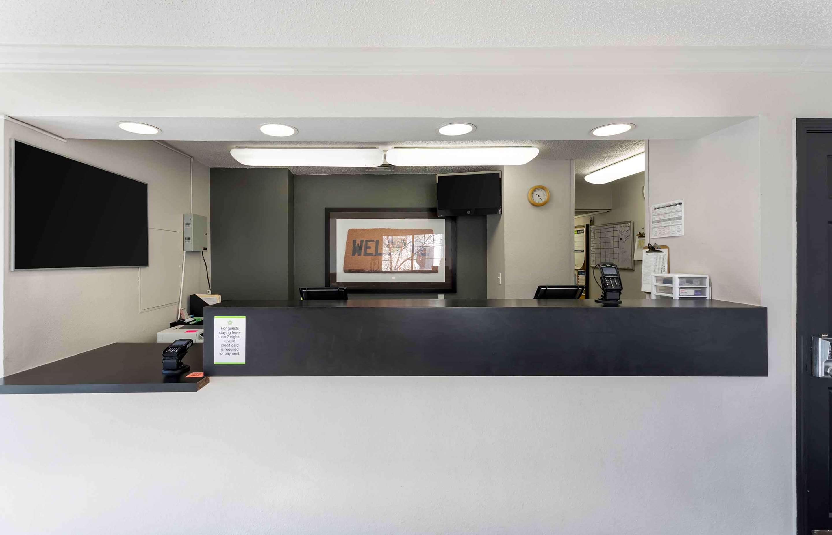 Lobby and Guest Check-in | Extended Stay America Suites - Denver - Cherry Creek